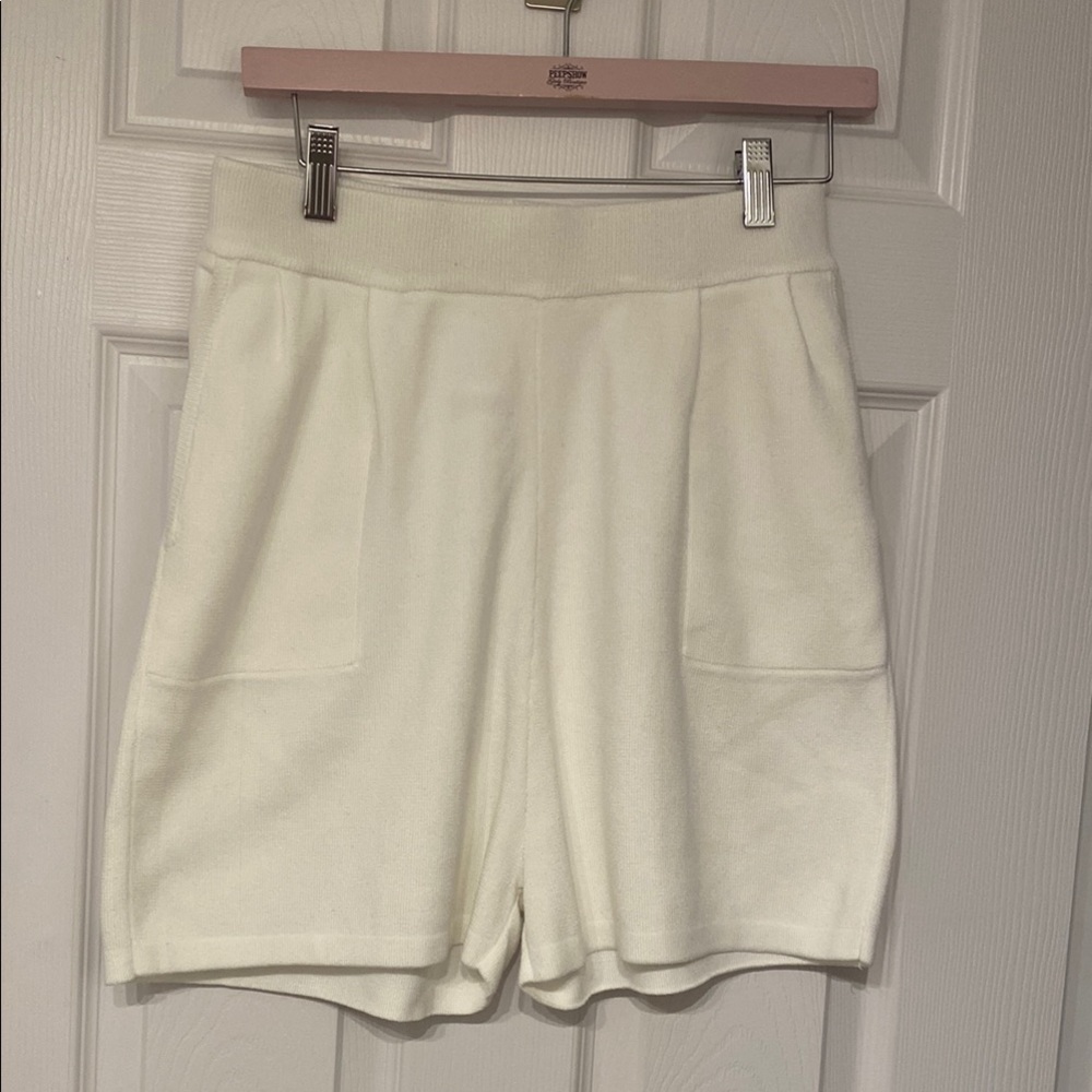 Women's White High-Rise Knit Shorts w Pockets, size 12-14
